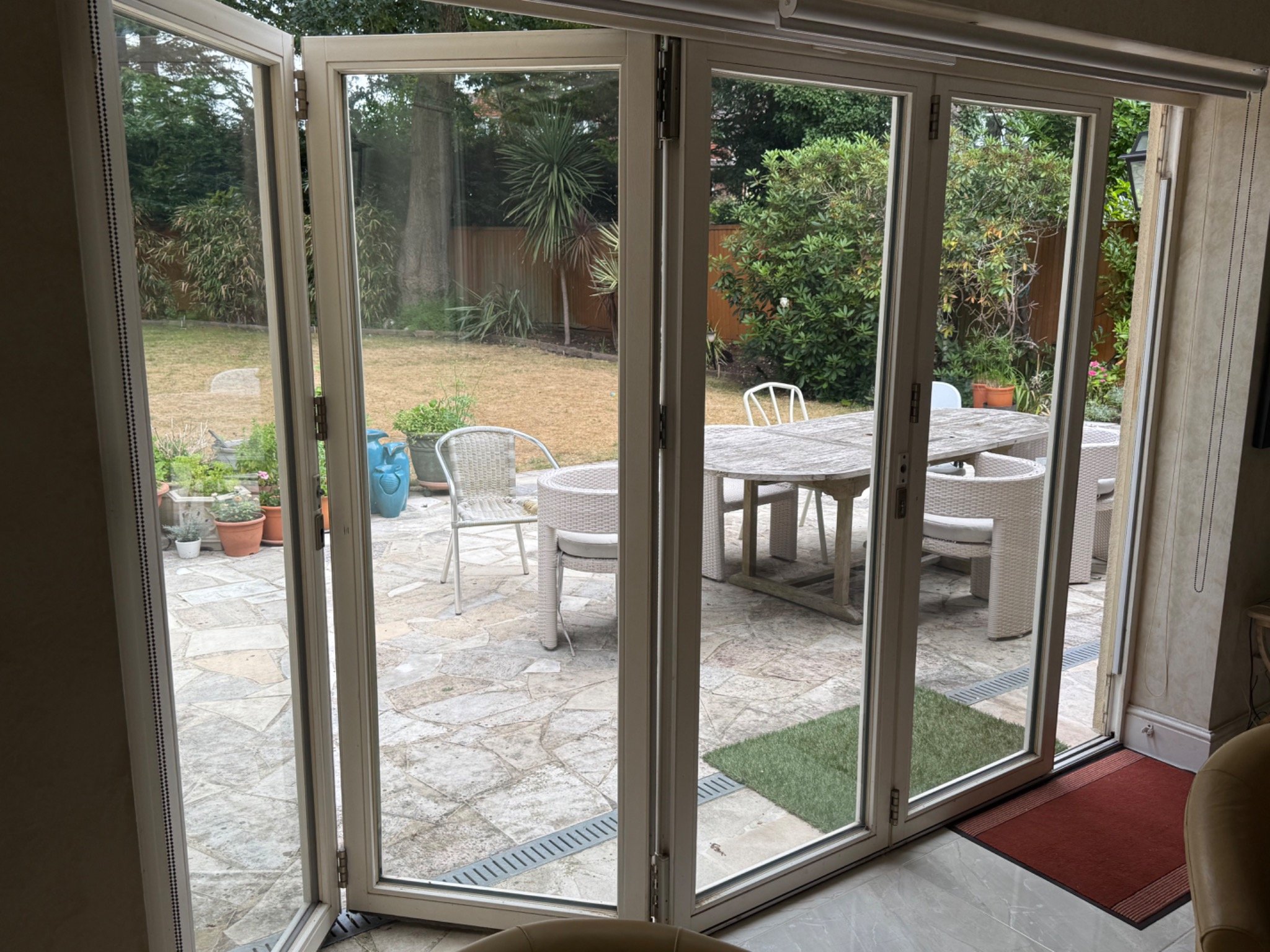 Bifold door alignment